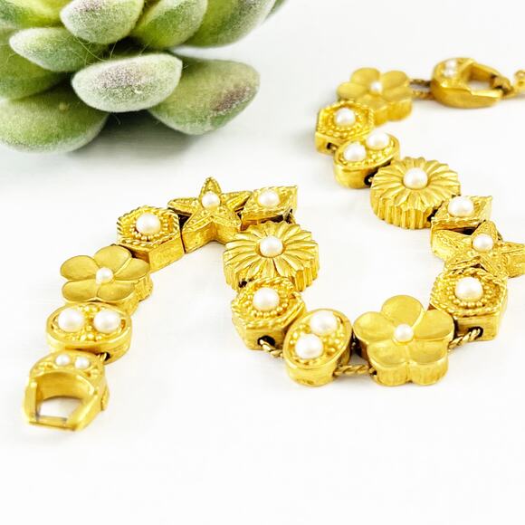 Carolee Vintage Pearl & Brushed Gold Slide Charm Bracelet - Picture 4 of 7